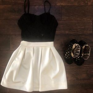▫️White high waisted skirt